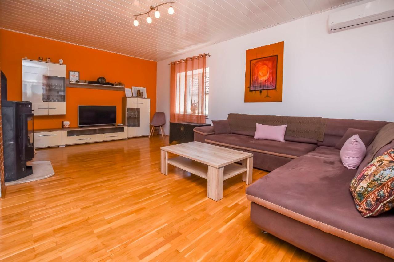 Apartment Bosiljka Рогозница Экстерьер фото